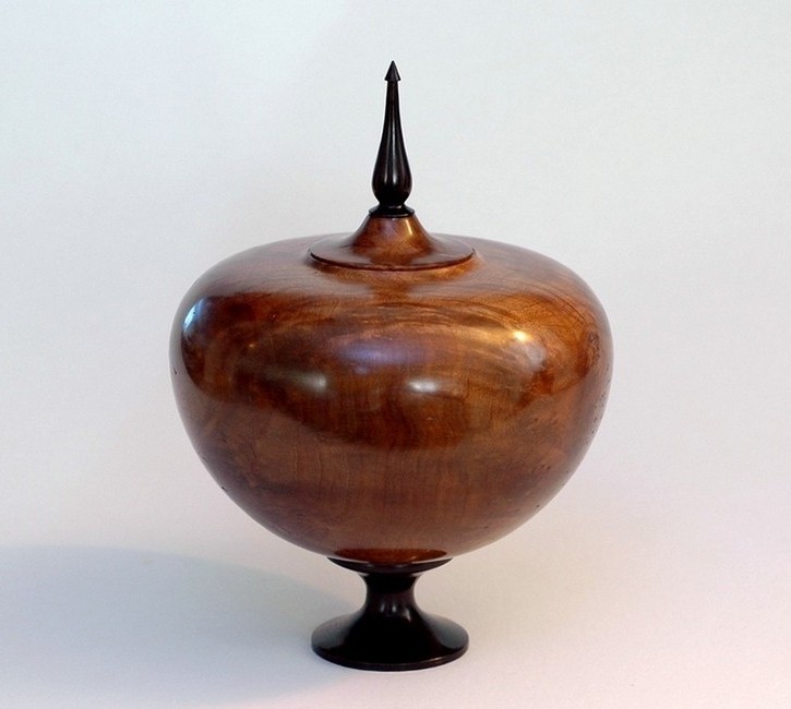 Madrone Urn.1